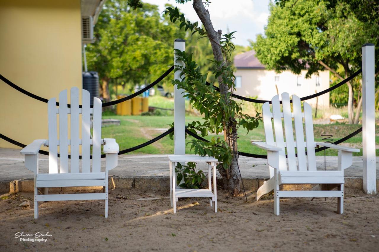 Treasure Beach Inn And Bar Buitenkant foto